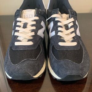 New Balance Black and Gray Sneakers with Suede and Mesh
